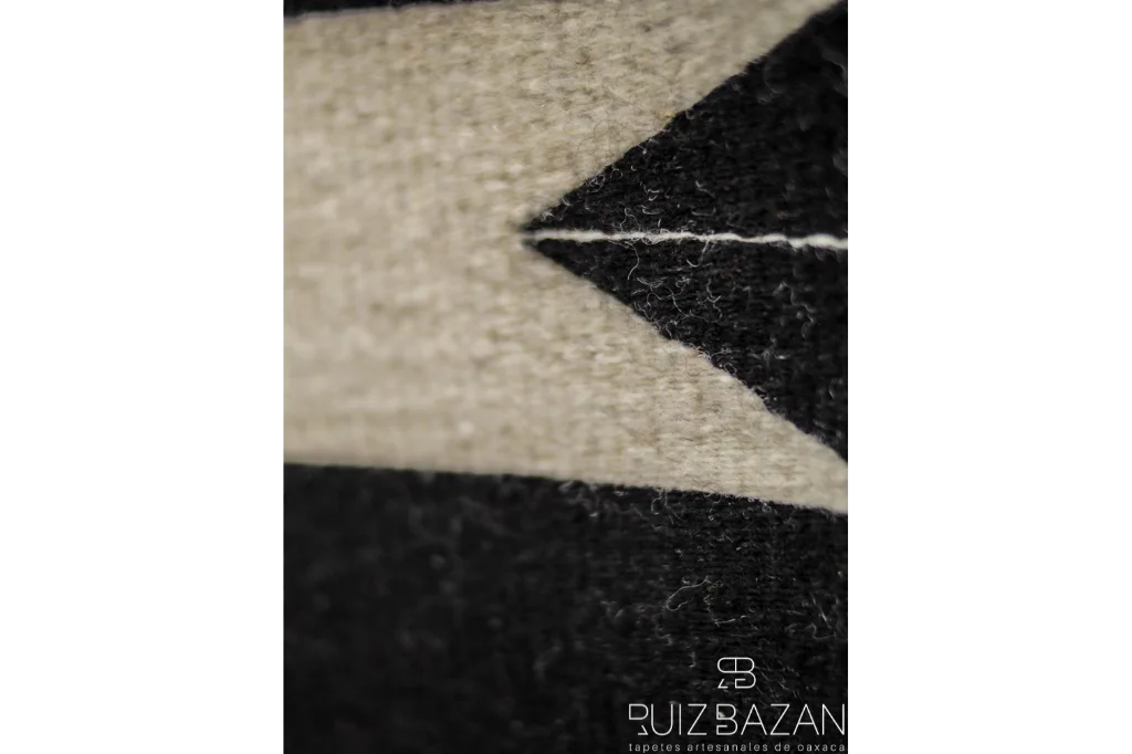Tapete Blanco y Negro 200cms x 130cms (6.56ft x 4.26ft) - Imagen 2