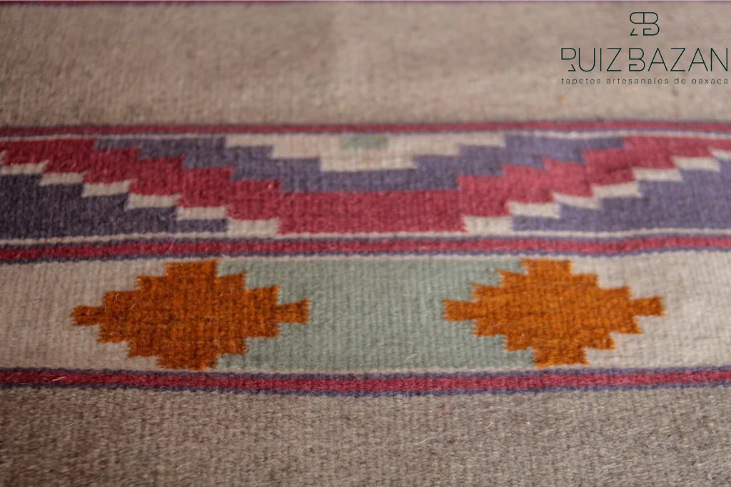 Tapete líneas y grecas 150cms largo x 80cms ancho (5ft x 2.6ft) - Imagen 2