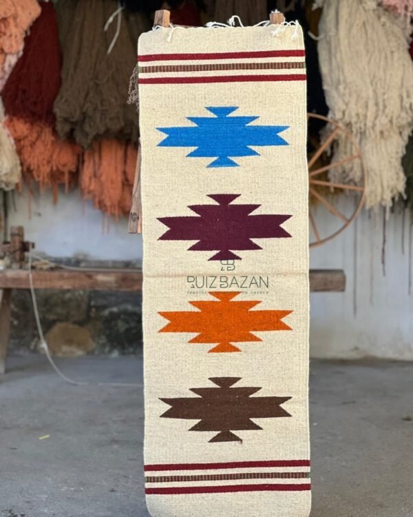 Tapete colores  125cms largo x 40cms ancho (49.21in x 15.74in)