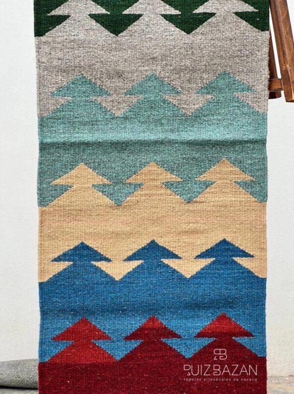 Tapete flechas multicolor 125cms largo x 40cms ancho (49.21in x 15.74in) - Imagen 2