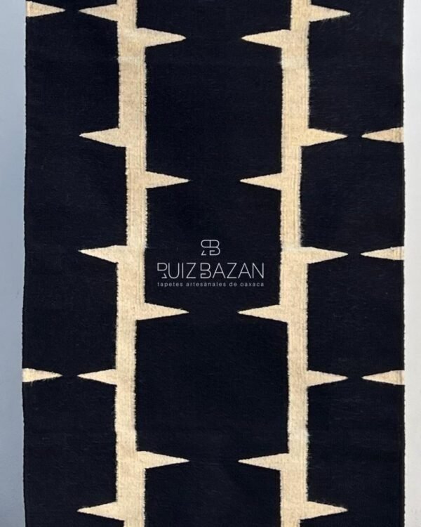 Tapete blanco/negro  80cms ancho x 160cms largo (2.6ft x 5.24ft) - Imagen 2