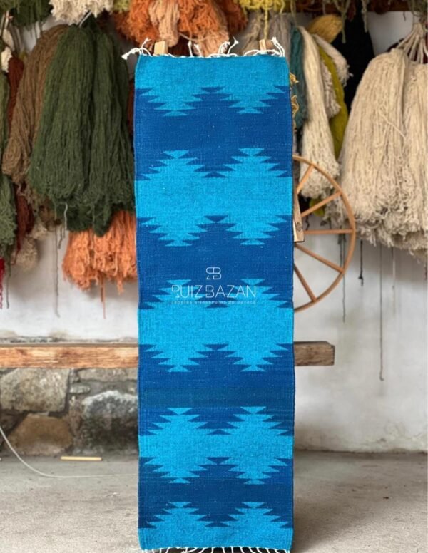 Tapete Tradicional 125cms largo x 40cms ancho (49.21in x 15.74in )